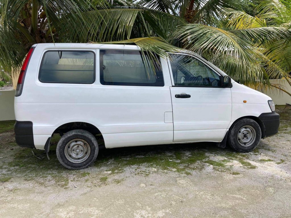 ނަޑެއްލާއަށް ފޮނުވި އެމްބިއުލާންސް އޮތީ ހަލާކުވެފައި