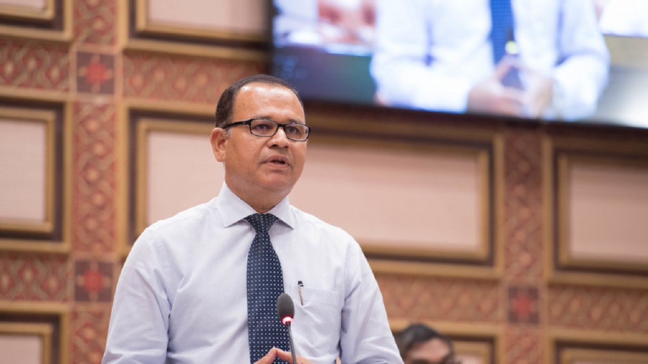 ރައްޔިތުން އަނދިރީގައި ބޭތިއްބުމަށްފަހު ސަރުކާރުން ކުރަނީ ވައްކަން: އާދަމް ޝަރީފް