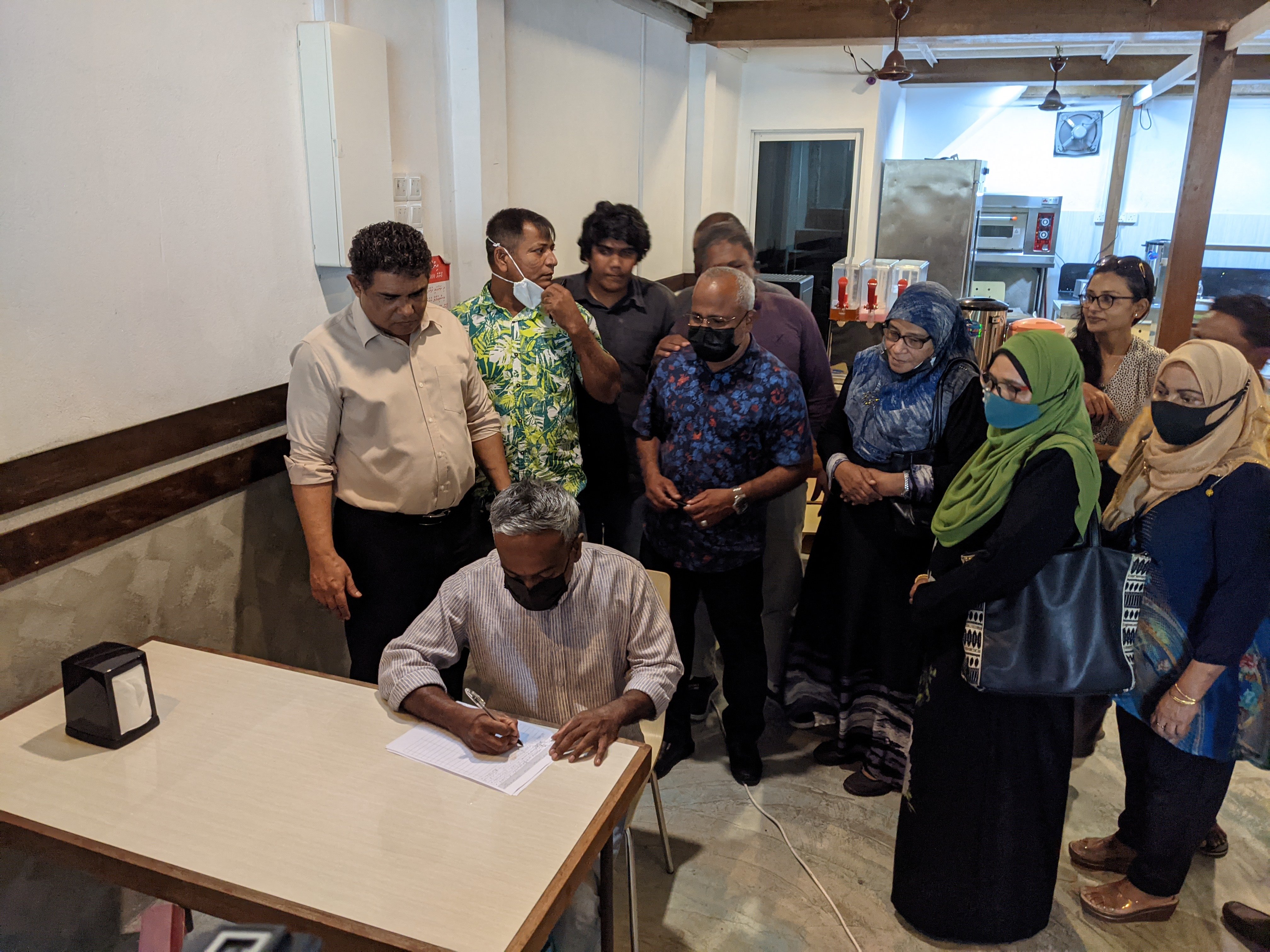 ރައީސް ނަޝީދުގެ ބަރުލަމާނީ ޕެޓިޝަނާ އެމްޑީޕީން ހަވާލެއްނުވި!