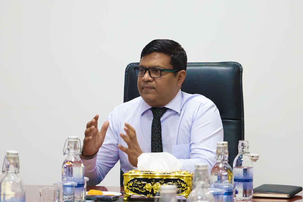 ޓެކްސީތައް އެއަރޕޯޓަށް ނުދާނަމަ ދައުލަތުން އެޚިދުމަތް ދޭންޖެހޭނެ: މިނިސްޓަރ