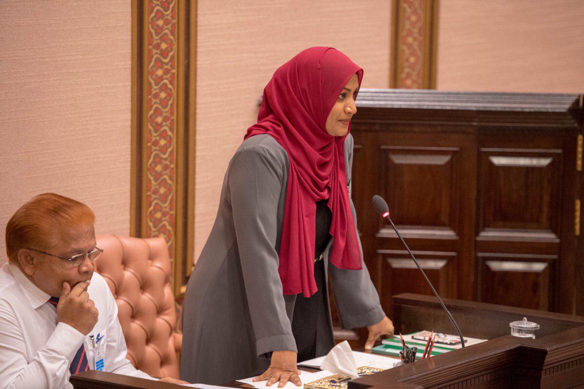 މެންބަރު ޖާބިރު މިނިސްޓަރ ނަހުލާ ގޮވައިގެން ކޮމިޓީއަށް