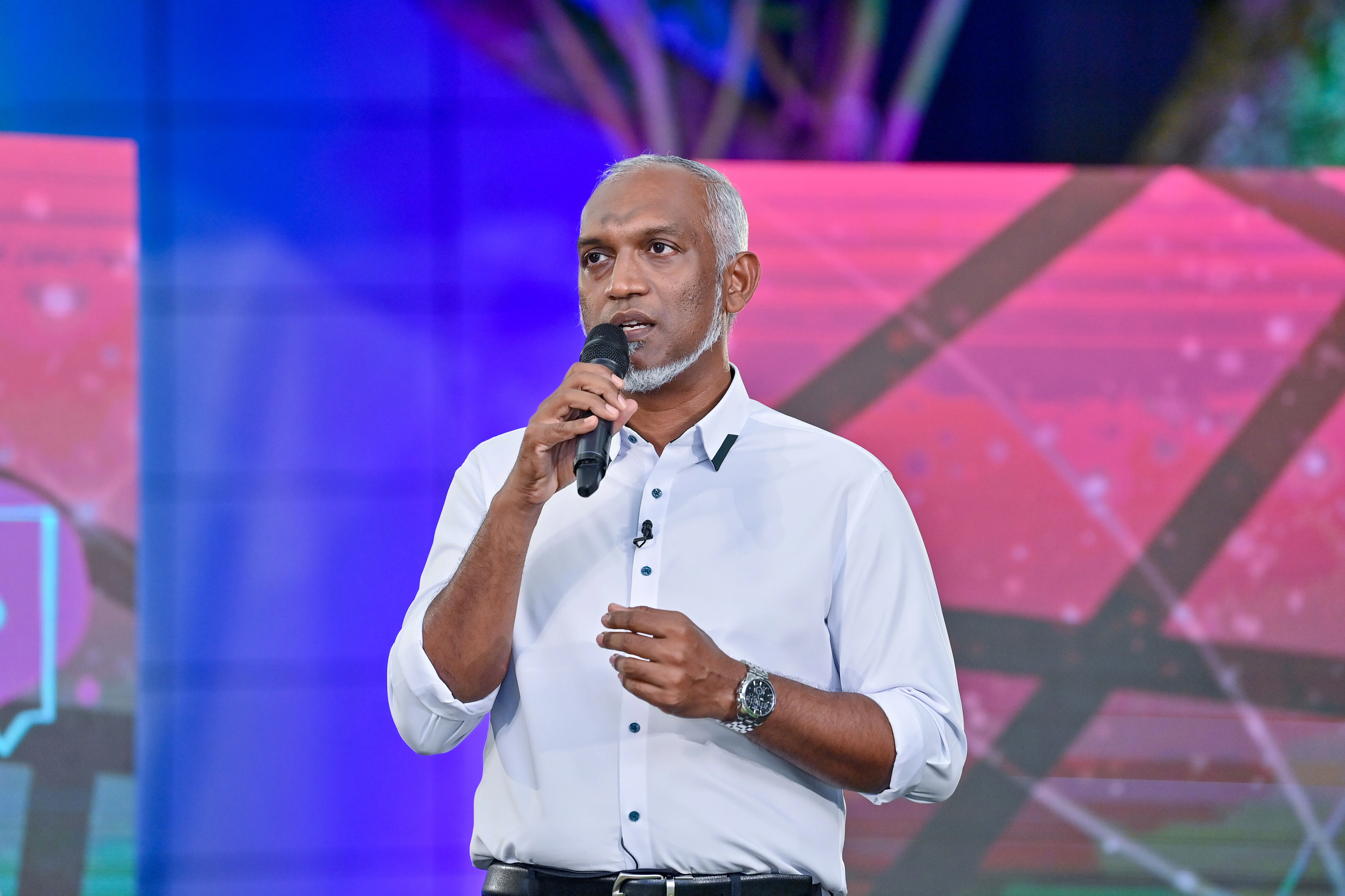 މަޖިލީހުން ޝަރުއީ ދާއިރާއަށް ބާރުފޯރުވަން މަސައްކަތްކުރޭ: ރައީސް