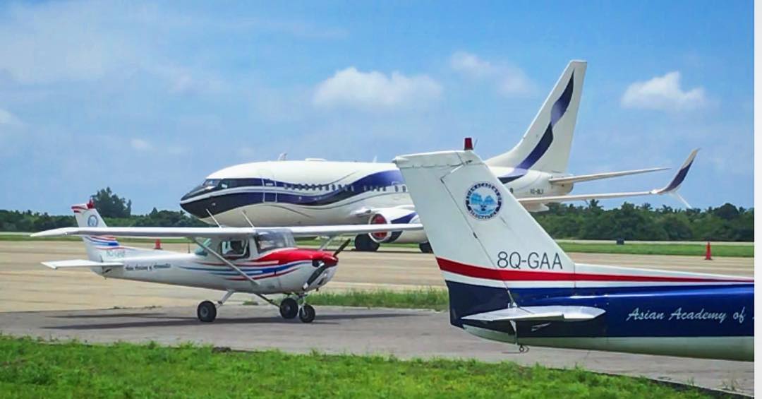 1.8 މިލިއަން ޑޮލަރުގެ ބަދަލެއް ހޯދަން ފްލައިންގ ސްކޫލްގެ ދަރިވަރުން ދައުވާކޮށްފި