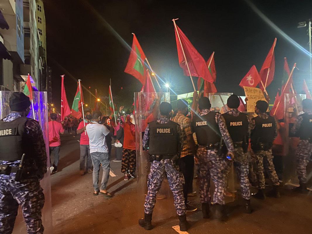 ރައީސް ޔާމިން މިނިވަން ކުރުމަށް ގޮވާލާ މިރޭވެސް އިހްތިޖާޖްކޮށްފި