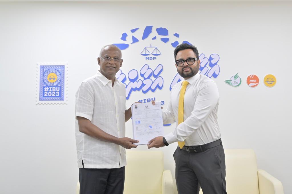 އިމިގްރޭޝަން ކޮންޓްރޯލަރ ހަނަފީ މިއަދު އެމްޑީޕީއަށް ސޮއިކުރަށްވައިފި