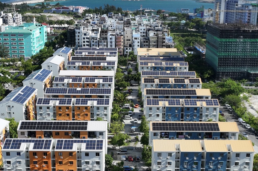 ހުޅުމާލެ މަގުމަތީ ބަރަހަނާކޮށް އުޅުނު ފިރިހެނަކު ފުލުހުންގެ ބެލުމުގެ ދަށަށް ގެންގޮސްފި