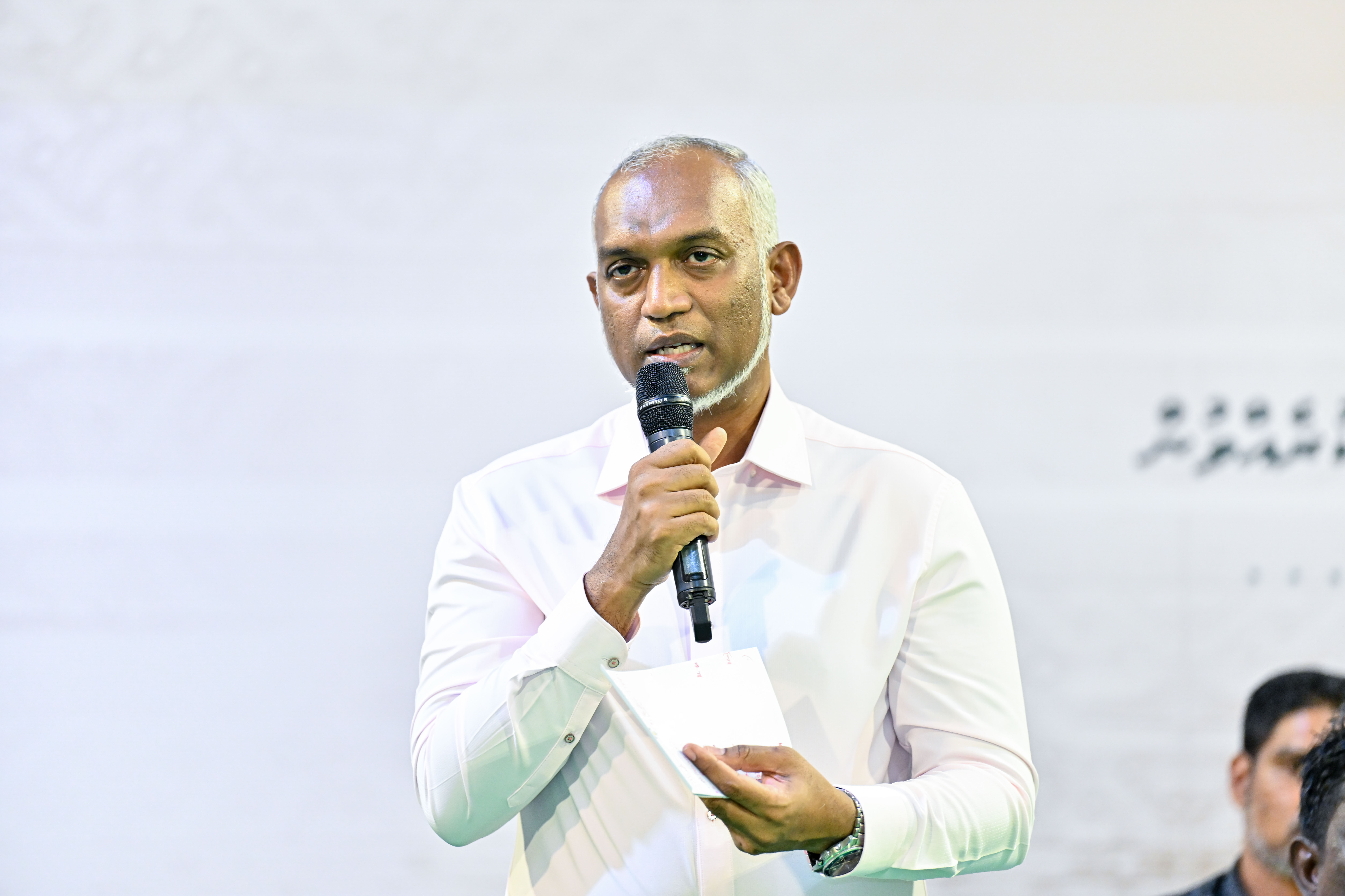 ދަރިވަރުން ސްކޫލަށް ފޯނު ގެންދިއުން މަނާކުރަނީ