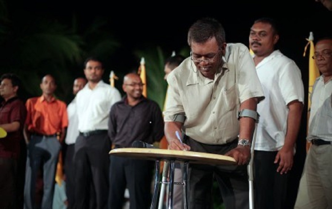 ނަފުރަތުގެބިލު ފާސްނުކޮށްގެން އިބުރާ ރަތަށް؛ ސަތޭކަ ޢިލްމުވެރިން ހިތްހަމަޖެއްސިޔަސް ރައީސް ޞާލިޙަކަށް ވޯޓެއްނުލިބޭނެ