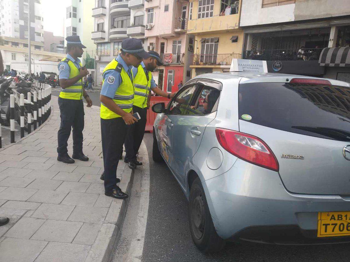 ގުރޫޕް ހަދައިގެން ތިބޭއިރު މާސްކް ނާޅާ ތިބޭކަން ފާހަގަކުރެވޭ: ފުލުހުން