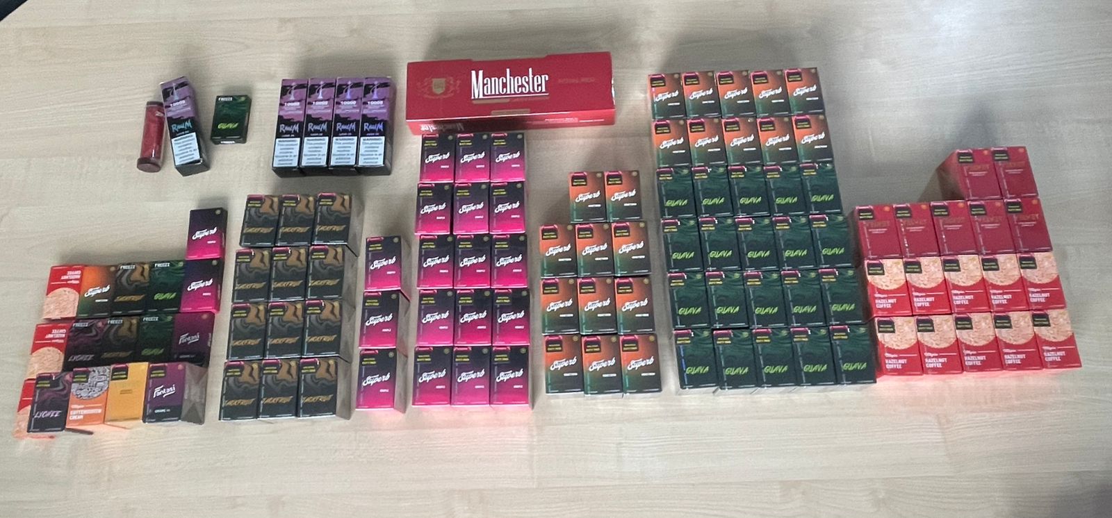 ދެގެއެއް ބަލައި ފާސްކޮށް 442 ވޭޕް ކާޓްރިޖް އަތުލައިގެންފި