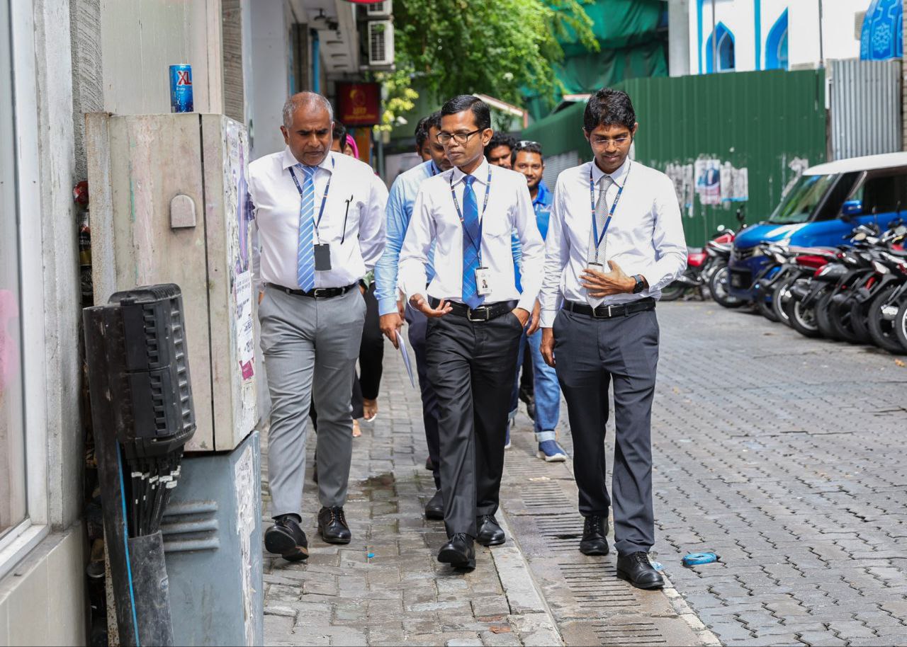 މާވެޔޮ މިސްކިތް ކައިރީ ހުރި ސްޓެލްކޯގެ ޓްރާންސްފޯމަރު ނަގަނީ