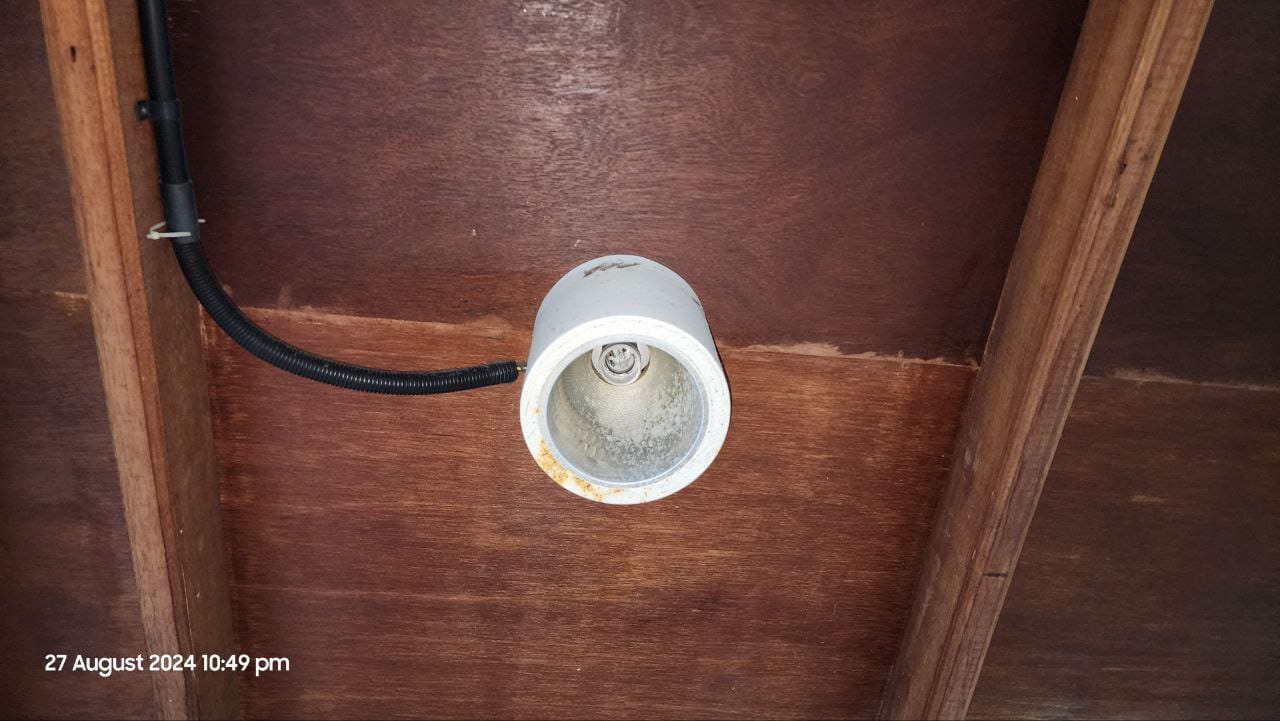 އީދު މިސްކިތުން އަނެއްކާވެސް ވައްކަން ކޮށްފި؛ މި ފަހަރު 13 ބޮކި