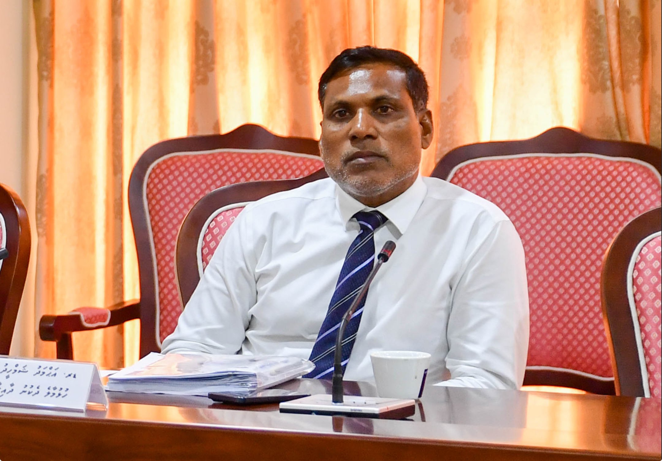 ޑރ. ޝަމްހީދުގެ ކަންބޮޑުވުން: ބޭރު ބަޔަކަށް ރާއްޖޭން ބިންވިއްކުމުން ބައިނަލްއަގުވާމީ ކުށުގެ ވެއްޓެއް އުފެދިދާނެ