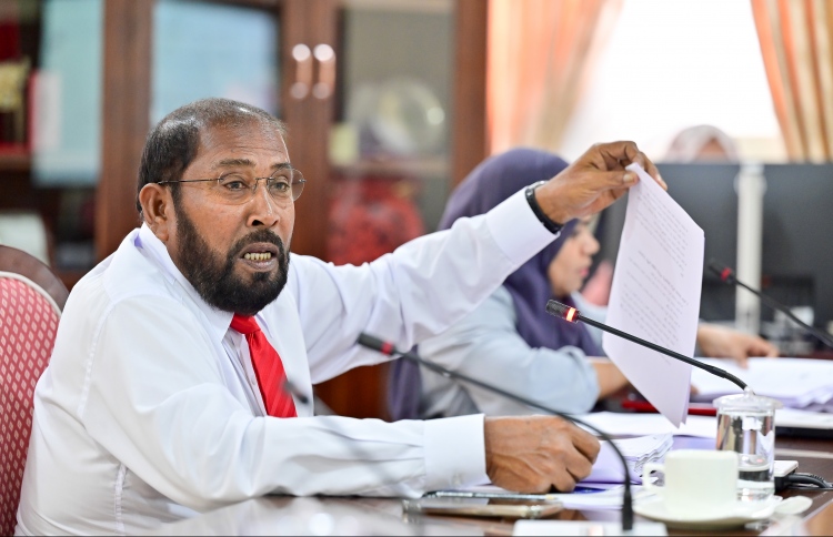 ކާޑެއްދޫ އެއާޕޯޓްގެ ބަދަލަށް 18 މިލިއަން ޑޮލަރު ދެނީ ވިލާއަށް ލިބުނު ގެއްލުމަށް ބަލާފައި: ޤާސިމް