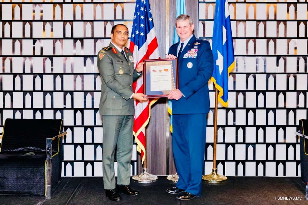 އިންޓަނޭޝަނަލް ފެލޯސް ހޯލް އޮފް ފޭމްގެ ޝަރަފު, މޭޖަ ޖެނެރަލް ޝަމާލަށް އަރުވައިފި