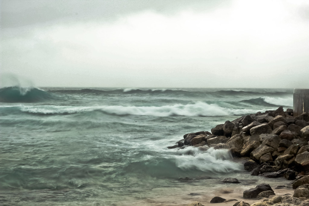 ފަސްމީހުންނާއިއެކު ރ. އާރަށު ފަޅުތެރެއަށް ދޯންޏެއް އަޑިއަށް