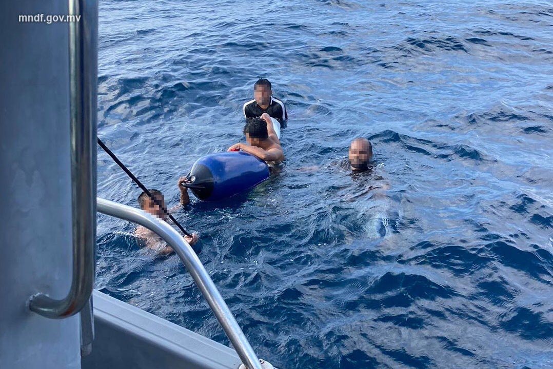 "ނޫރު-2″ ދޯނީގައި އަލިފާންރޯވެ އަޑިއަށް ހިނގައްޖެ