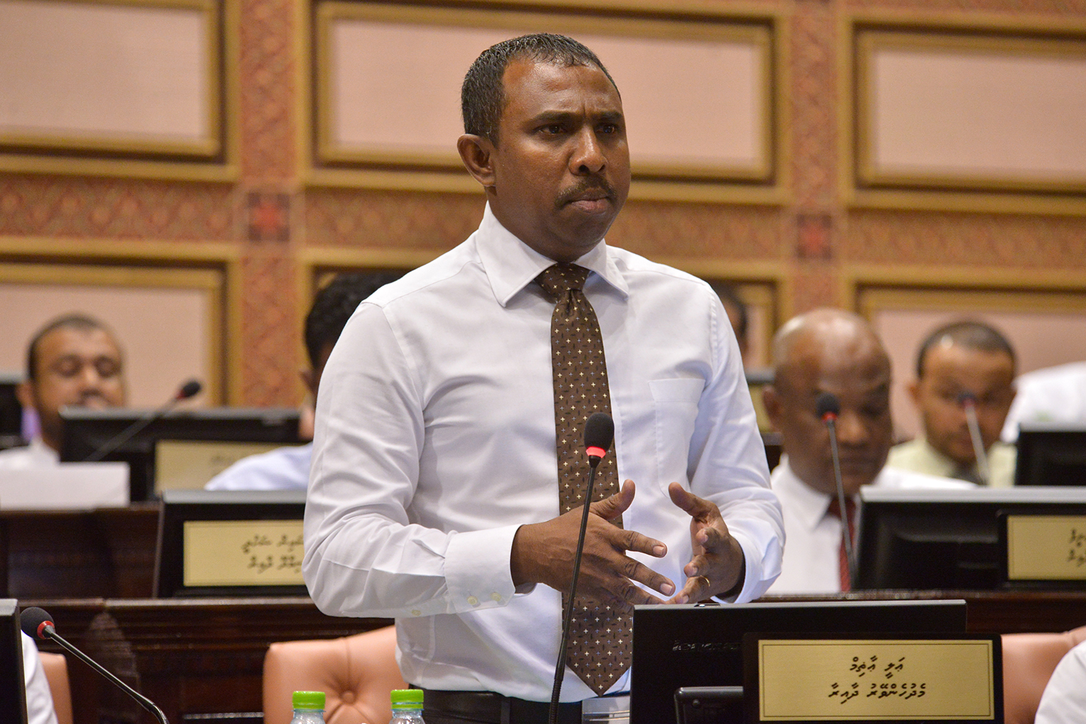 ބޮޑު ޚިޔާނާތުގެ ލިސްޓުން ނަން އުނިކޮށްދިނުމަށް އާޒިމް އެދިވަޑައިގެންފި