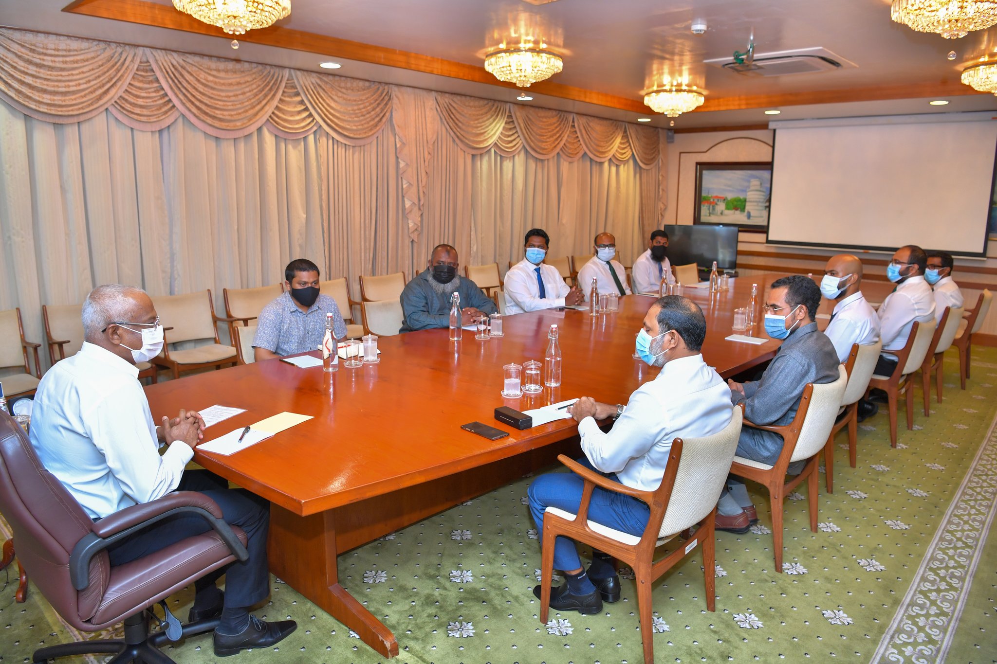 ލާދީނީ ގޮވުން ހުއްޓުވާ ބިލާއިގުޅޭގޮތުން އަދާލަތުން ރައީސް ޞާލިހާ މަޝްވަރާކޮށްފި