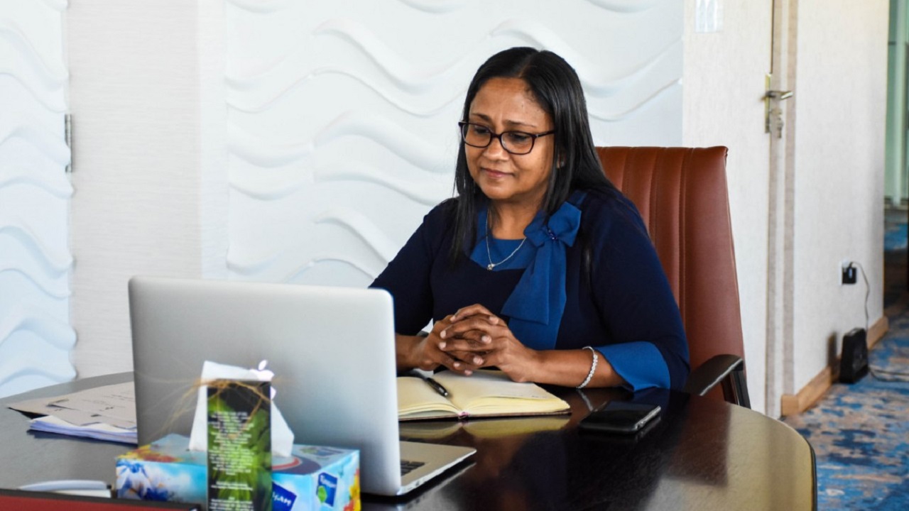 ޒަހާ އިސްތިޢުފާ ދެއްވައިފި