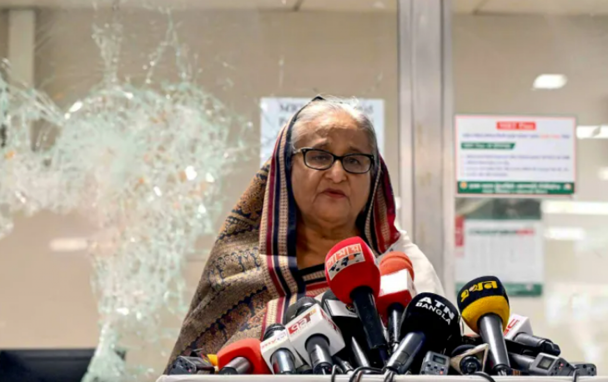 ވެރިކަމުން ދުރުކޮށްފައިވާ ހަސީނާ ހައްޔަރުކުރަން އިންޓަޕޮލްގެ "ރެޑް ނޯޓިސް" އަށް އެދެނީ