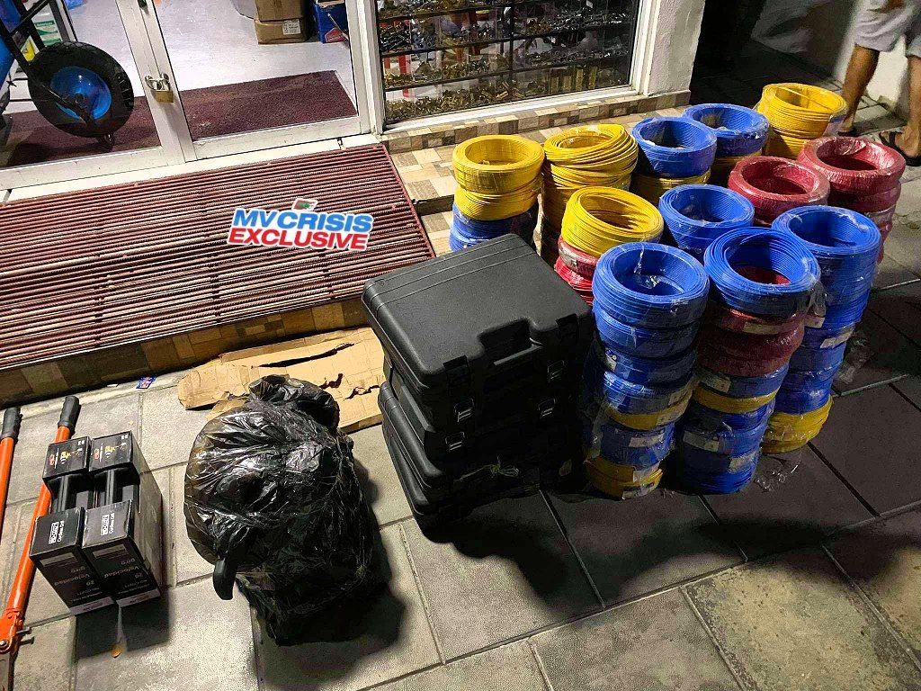 މިލިއަނެއްހާ ފޭކު ބޭންކު ސްލިޕް ބޭނުންކޮށްގެން ތިންފިހާރައަކުން ވައްކަންކުރި މީހަކު ހައްްޔަރުކޮށްފި