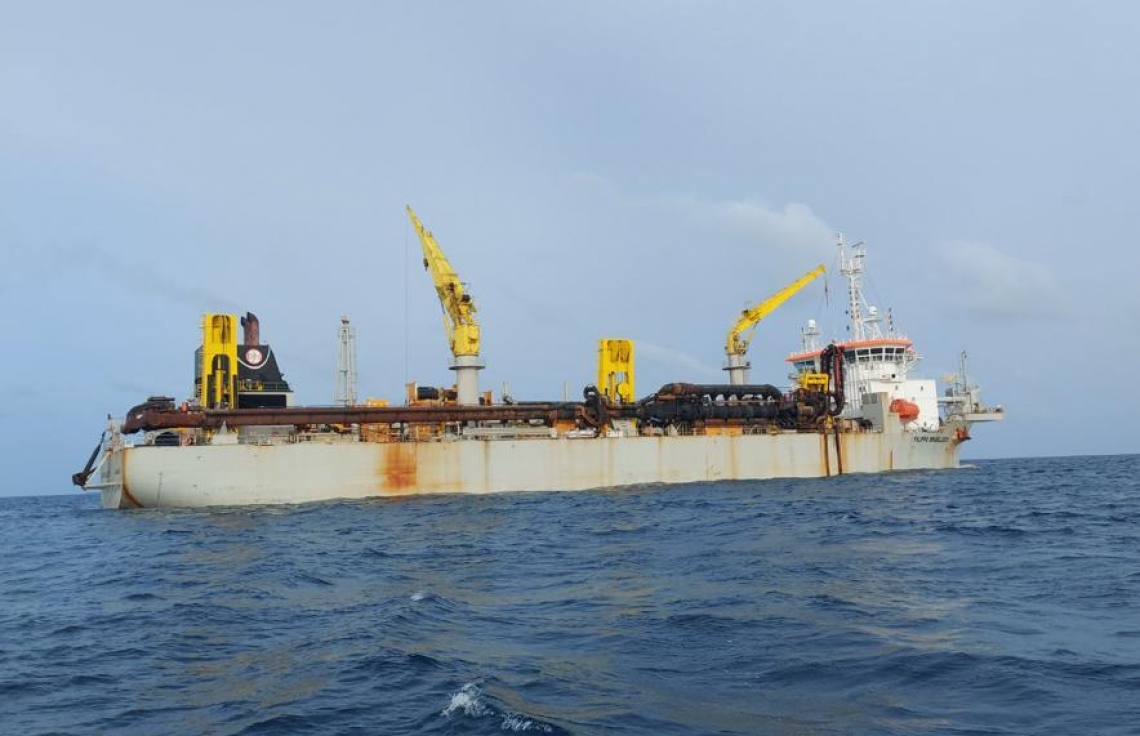 ދުވާލަކު ހެކްޓަރެއް ހިއްކޭވަރުގެ ޑްރެޖަރ ރާއްޖެއަށް