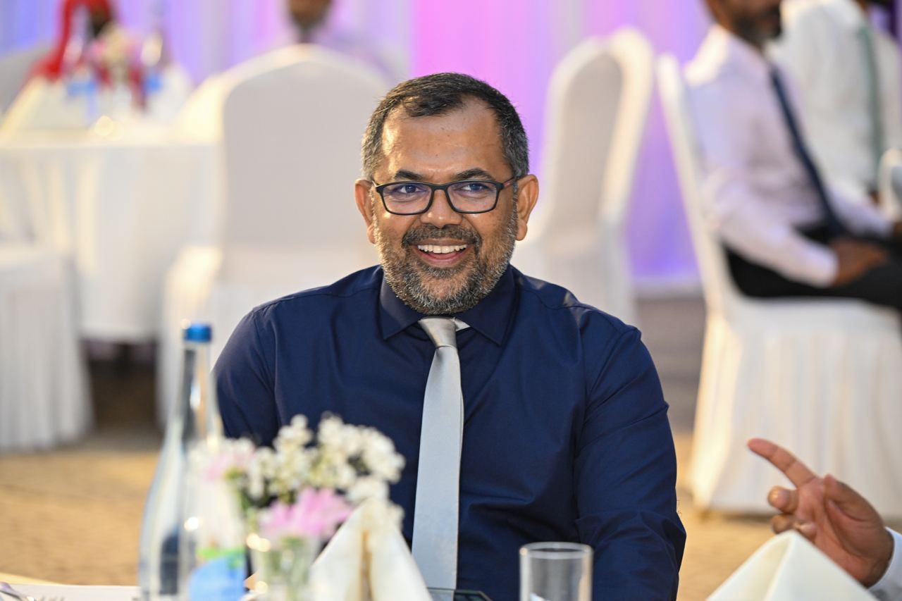 ލަންކާގައި ދިރިއުޅޭ ދިވެހިންނާ ފޮރިން މިނިސްޓަރ ބައްދަލުކުރައްވަނީ