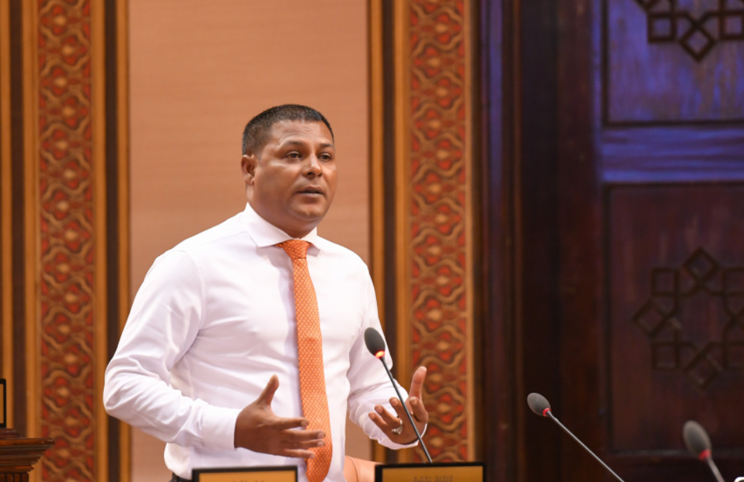 ވެލިދޫ އަށް ރައީސް ކުރައްވާ ދަތުރުފުޅުގައި ބައިވެރިނުކުރުމުން އައްބާސްގެ ނުރުހުން