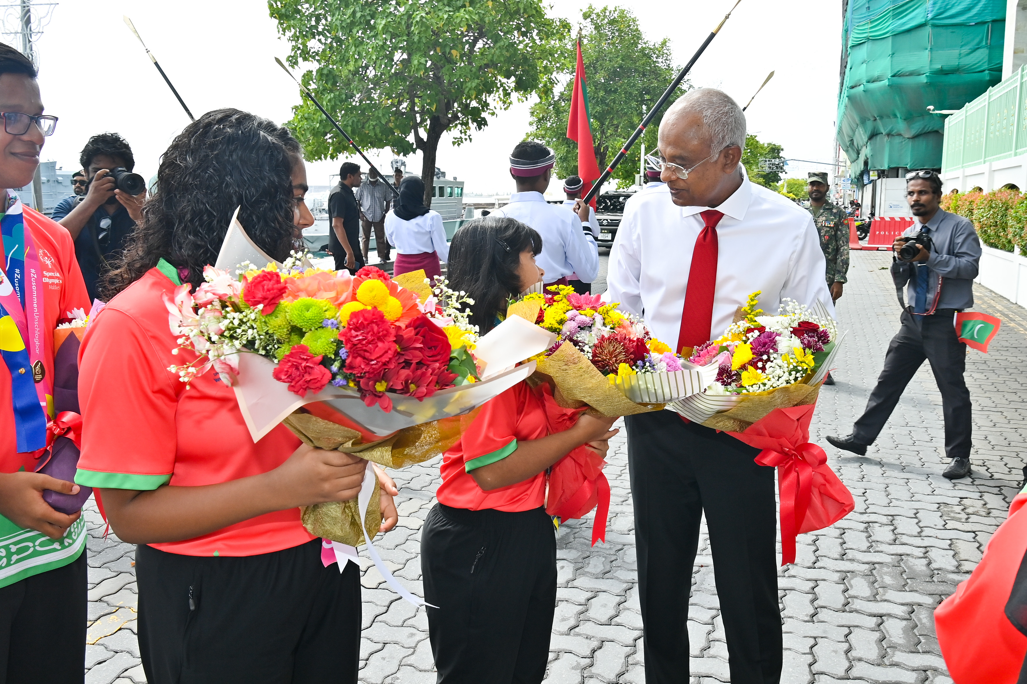 ފުރުސަތު ދެއްވީ މިރައީސް؛ ބަދަލުގައި އެކުދިން ގެނައީ ރަން މެޑަލް!