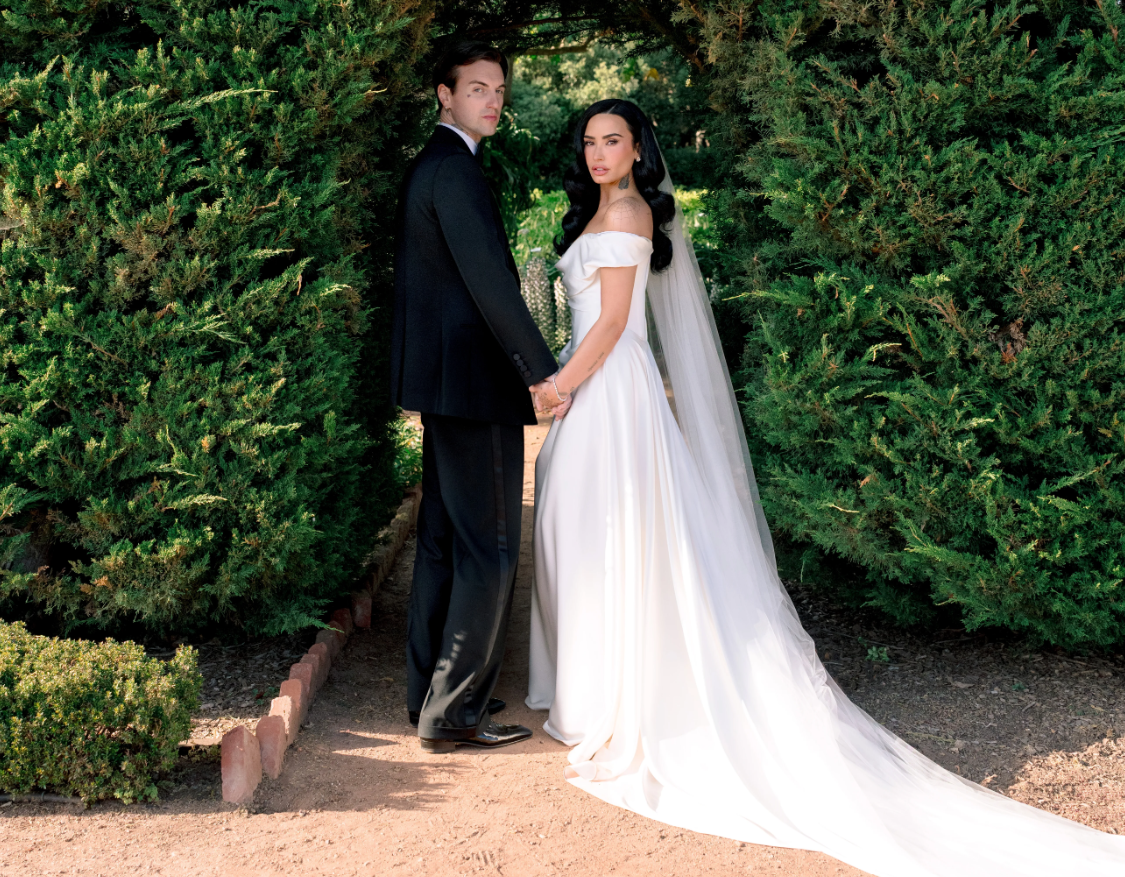 ޑެމީ ލޮވާޓޯ ކައިވެނިކޮށްފި