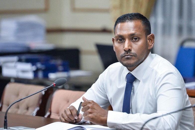 ލޮކްޑައުންގެ އަމުރުތަކާއި ޚިލާފްވި މީހުންނަށް ދައުވާ ނުކުރަން ނިންމައިފި