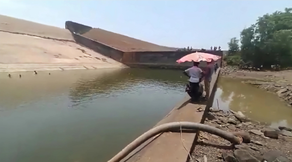 ސެލްފީ ނަގަނިކޮށް ވެއްޓުނު ފޯނު ހޯދަން ފެން ރިޒާވް ހިއްކާލި އޮފިޝަލު ޖޫރިމާނާކޮށްފި