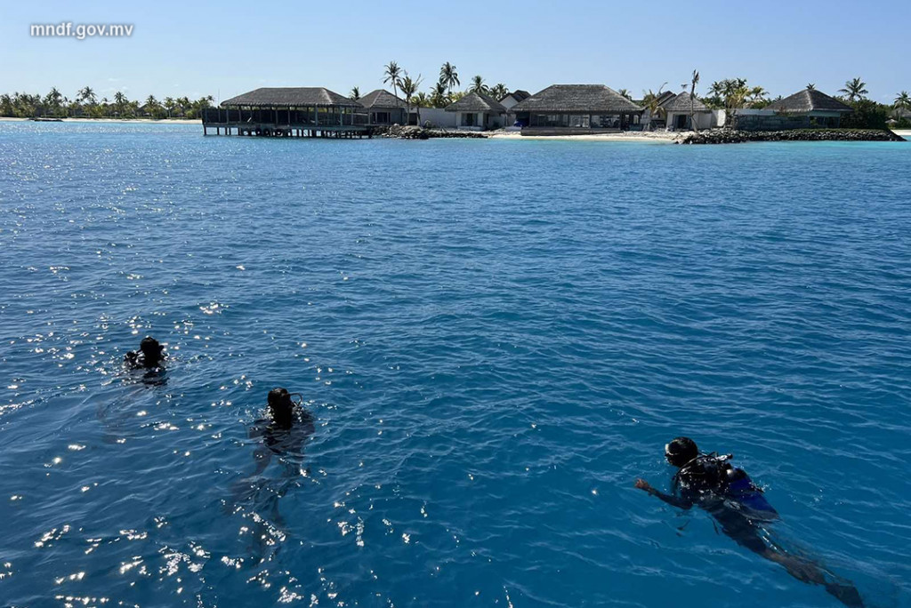 ރިސޯޓަކުން ކެނޯއެއްގައި ނުކުތް މީހަކު ގެއްލިގެން ހޯދަނީ