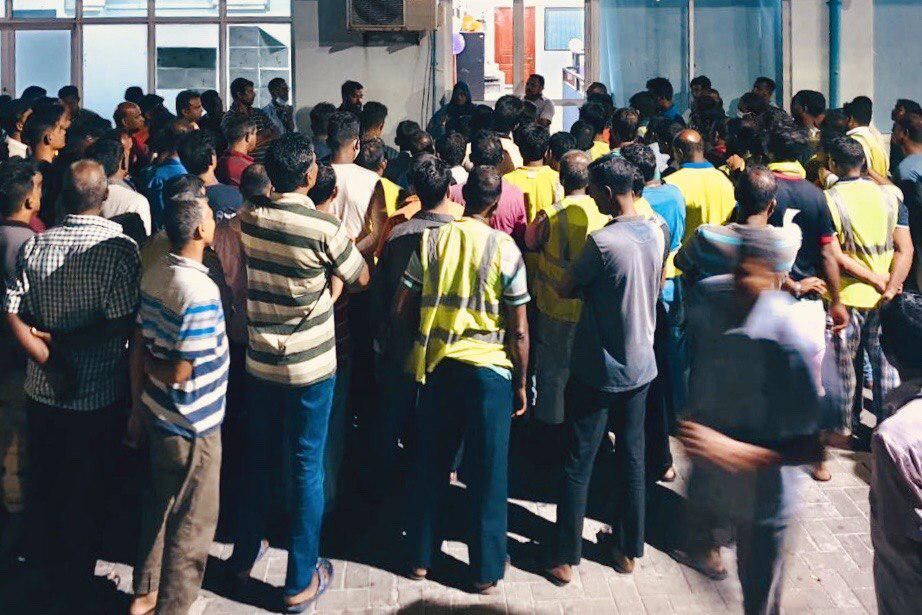 ރާއްޖޭގައި ޤަވާޢިދާ ޚިލާފަށް އުޅޭ ބިދޭސީންނަށް ޓިކެޓްދީފައި ރަށަށް ފޮނުވާލަނީ