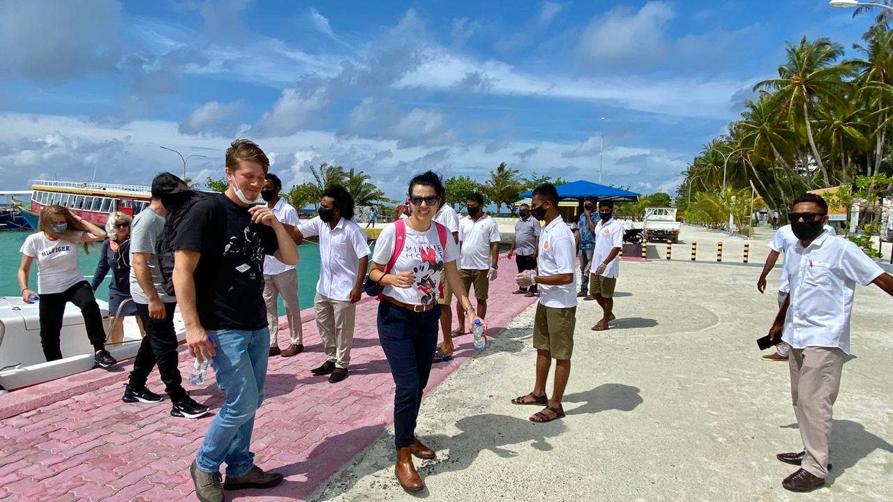 ވެކްސިން ދެޑޯޒް ޖަހާފައިވާ ފަތުރުވެރިންނަށް ގެސްޓްހައުސްތައް ހުޅުވާލައިފި