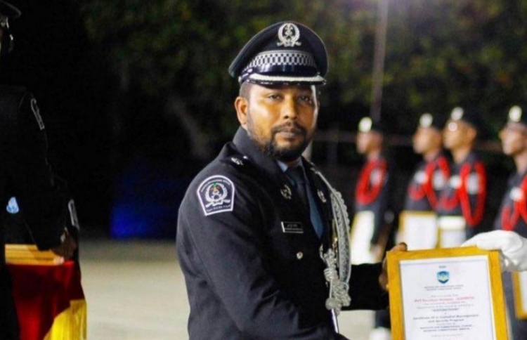 ކޮރަޕްޝަންގެ ތުހުމަތުތަކެއްގައި އައްސޭރި ޖަލުގެ ވެރިޔާ ޝާހީން ސަސްޕެންޑްކޮށްފި