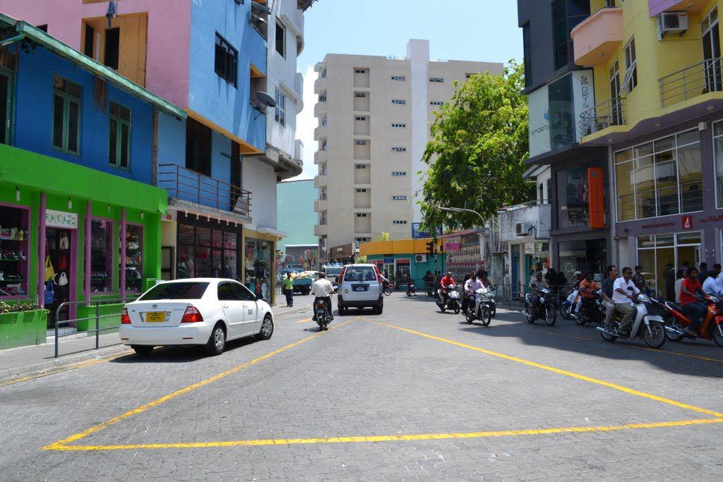 ކޯވިޑް-19: ރާއްޖެ ލޮކްޑައުން ކުރަން ގޮވާލާއިރު މަގުތައްމަތިން މީހުން މަދެއްނުވޭ- ޑރ. ނަޒްލާ