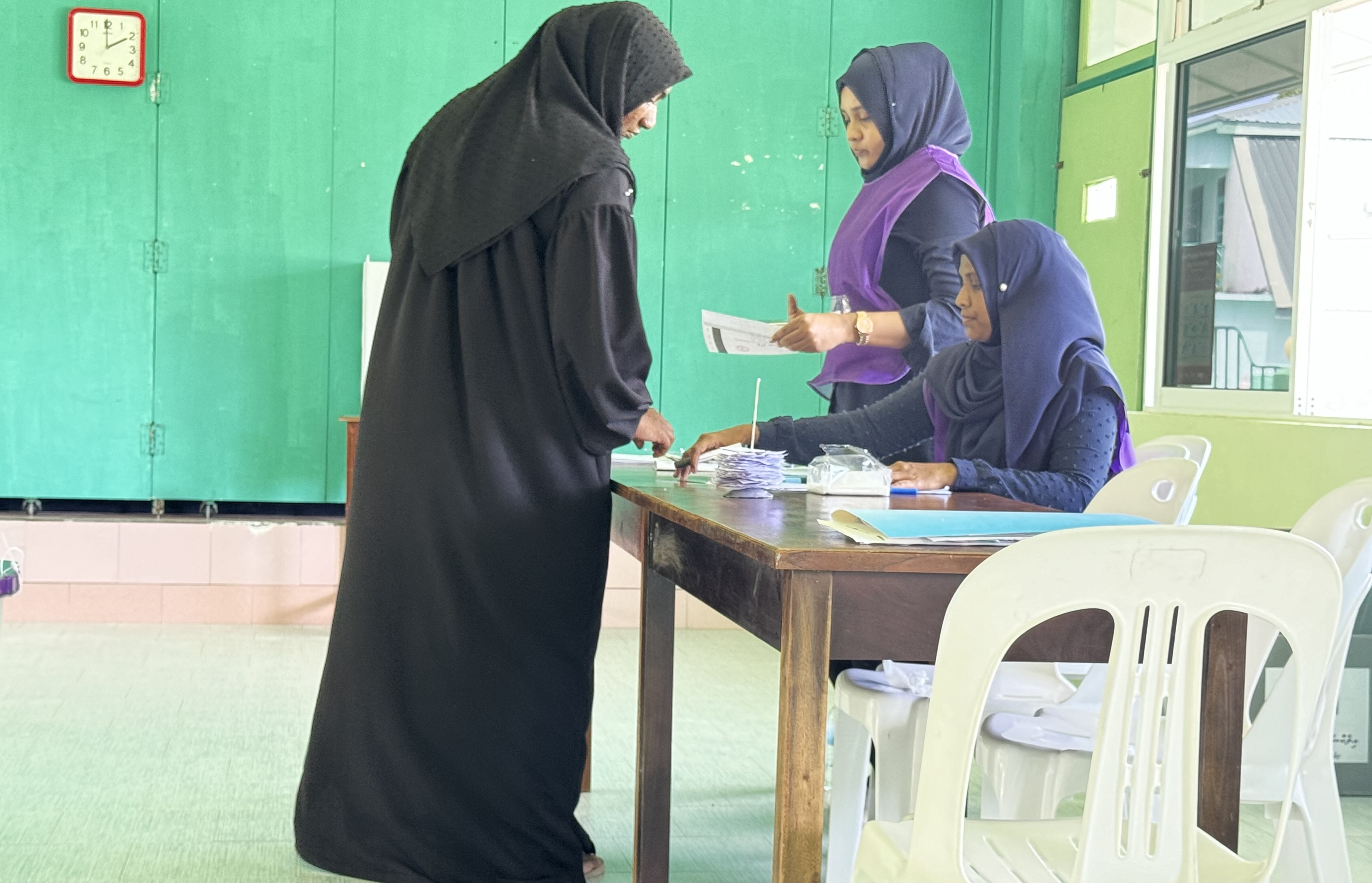 4 ޖެހުމާ ހަމައަށް 63 އިންސައްތަ މީހުން ވޯޓުލައިފި