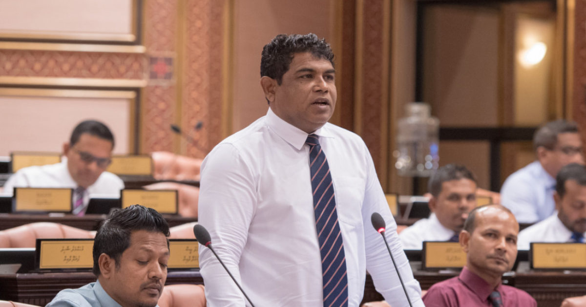 ބޮންޑޭ ވިދާޅުވީ ފްލެޓް ނުދީފިނަމަ ރައީސް ވެރިކަމުން ބާލާނެ ކަމަށް