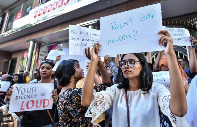 ކުޑަަކުއްޖަކަށް ޖިންސީގޯނާކުރި ދޮންބައްޕަ ޝަރީޢަތް ނިމެންދެން ބަންދަށް