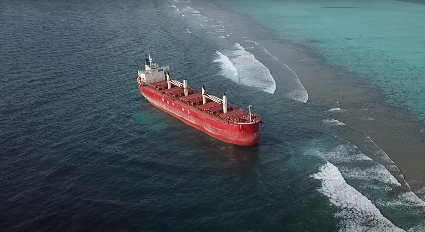 ރަސްފަރި ފަރަށް އެރި އާގު ބޯޓު ފުންކޮށްފި