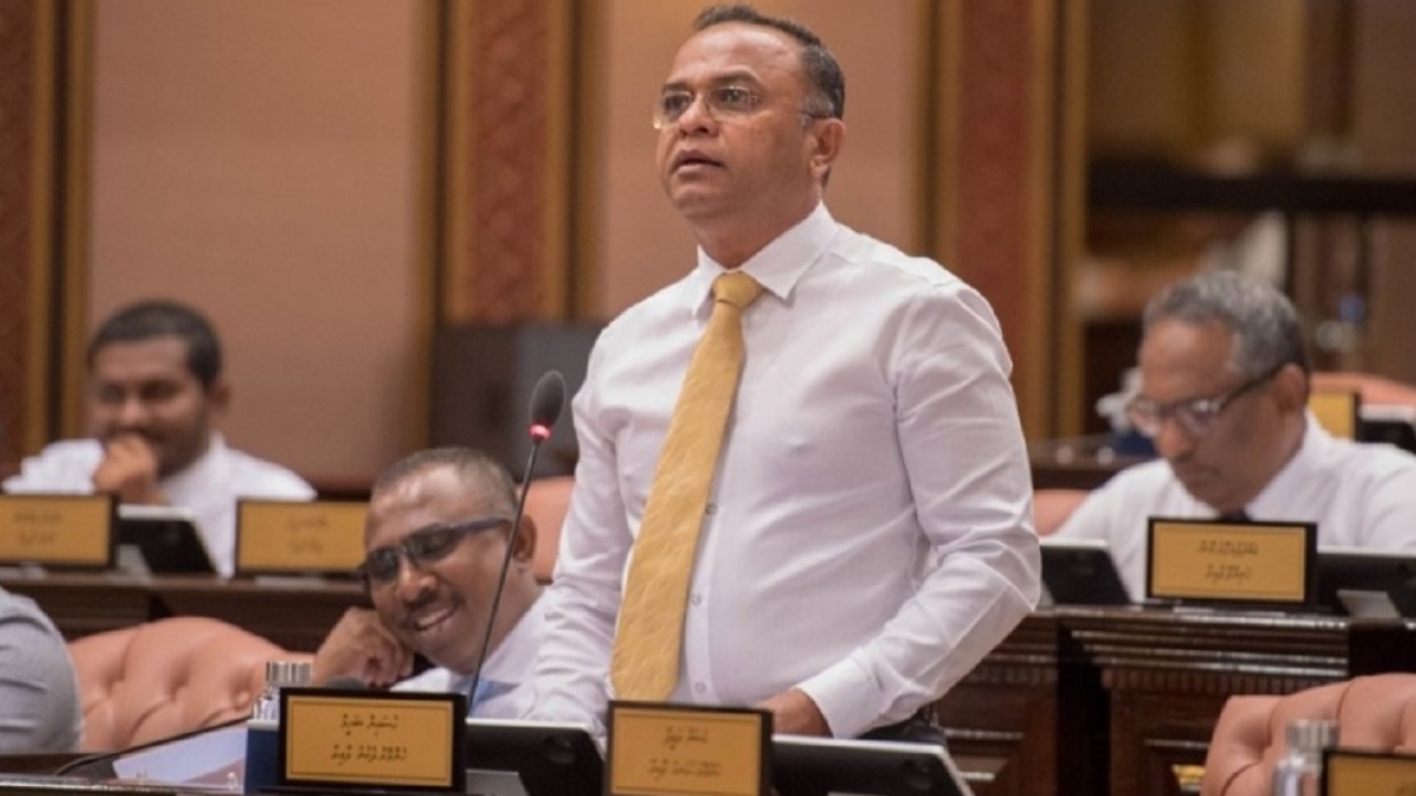 18 ވަނަ މަޖިލީހުގައި 241 ކޮމިޓީ ބައްދަލުވަނީ ސޮއިކޮށްލާފައި އެލަވަންސް ނަގަން - އަނދުން ޙުސެއިން