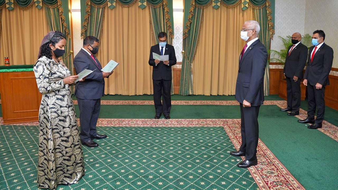 ވަޒީރުންނަށް ރުހުންދިނުމަށާއި، ވުޒާރާތަކުގެ ދައުރަށް ގެނައި ބަދަލަށް ރުހުންހޯދަން ކޮމިޓީއަށް