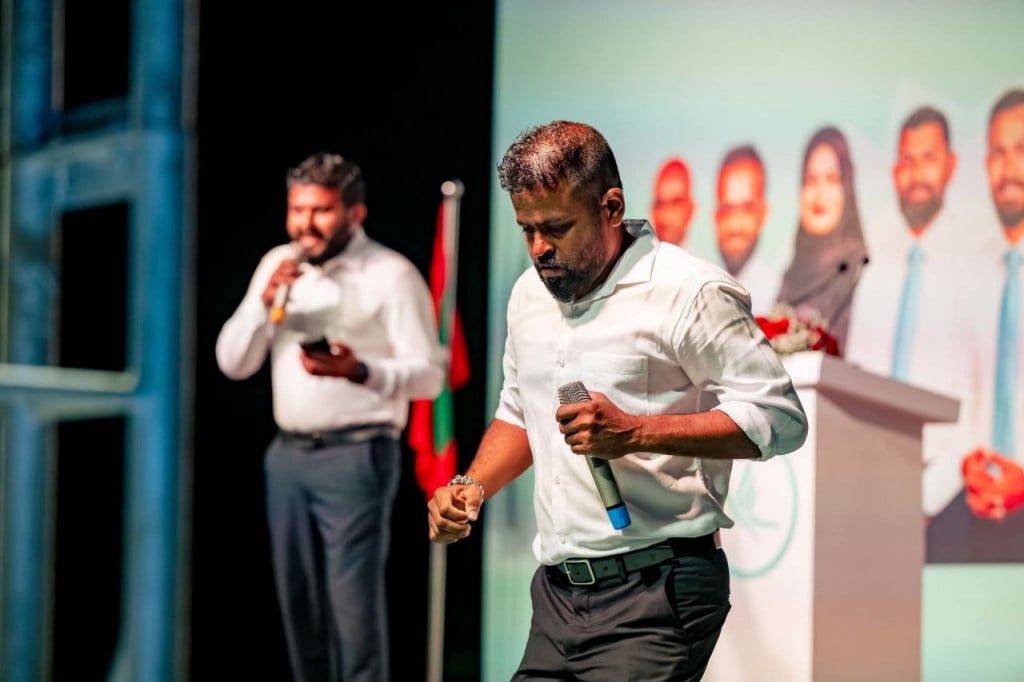 ފެނަކަ މެނޭޖަރުގެ ބަސްމަގު ހުރިގޮތުން ވަޒީފާއިން ވަކިކުރުމަށް ގޮވާލާ އަޑު ގަދަވެއްޖެ