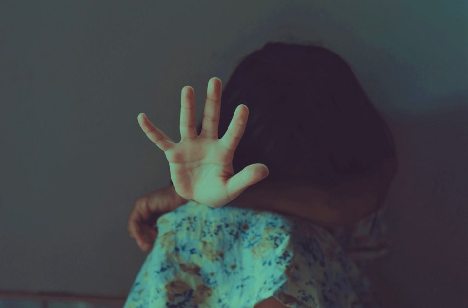 17 އަހަރުގެ ކުއްޖަކު ރޭޕްކޮށް ބަލިވެއިން މައްސަލައެއް ފުލުހުން ބަލަނީ