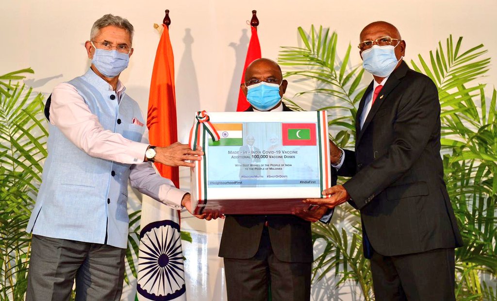 Dr. S. Subrahmanyam Jaishankar handing over additional Covishield vaccine to Minister Shahid and Minister Naseem.