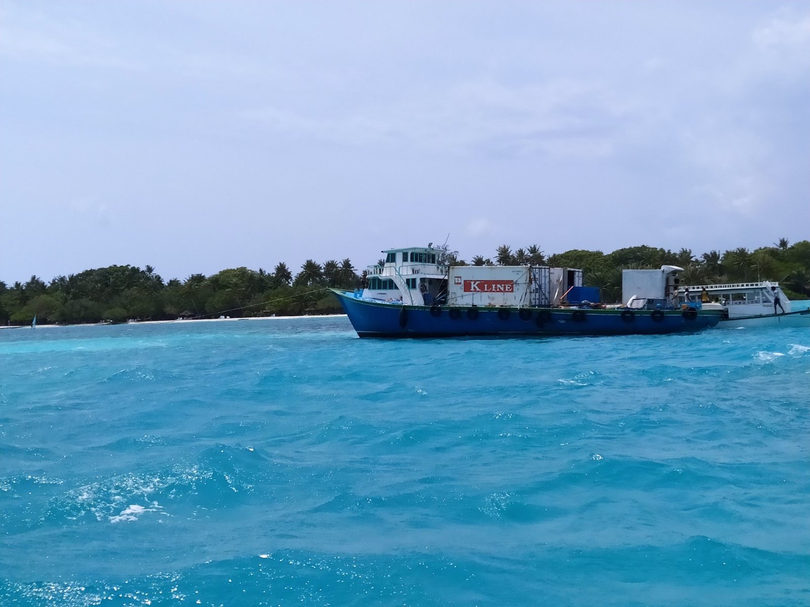 8 މީހުންނާއެކު ދަތުރުކުރި ދޯޏްނެއް ރިސޯޓެއްގެ ނެރަށް އުރިއްޖެ