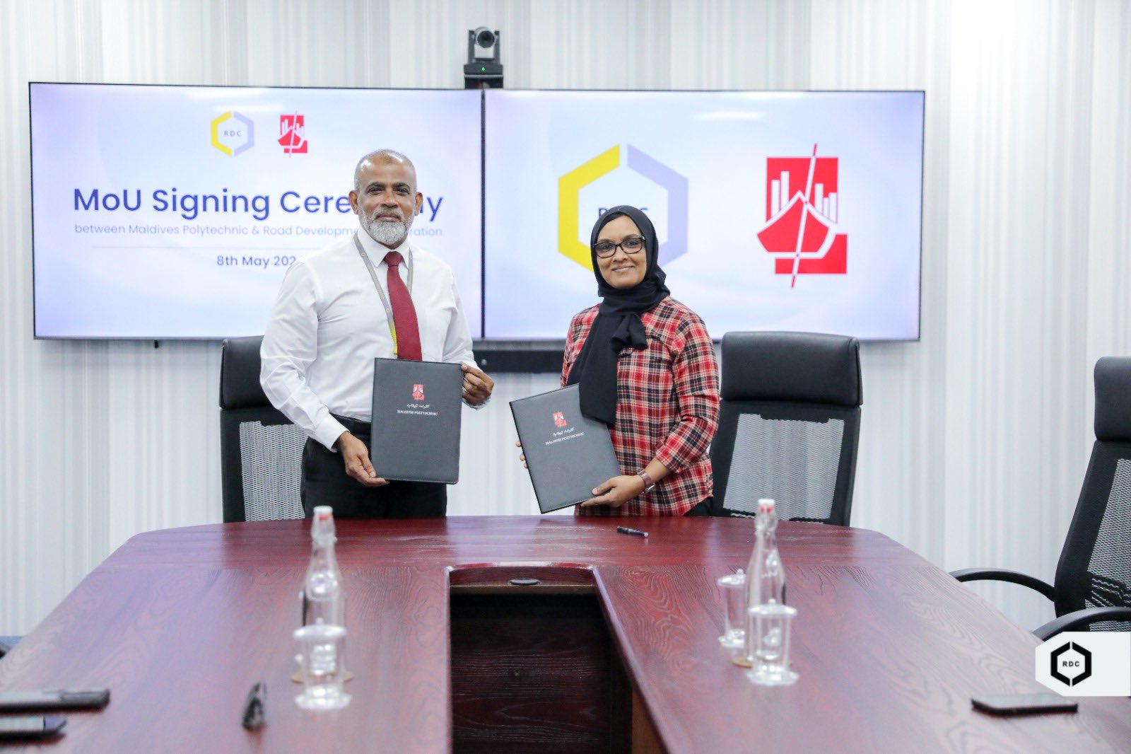 އާރުޑީސީއާއި ޕޮލިޓެކްނިކް ގުޅިގެން މަސައްކަތް ކުރުމުގެ އެއްބަސްވުމެއްގައި ސޮއިކޮށްފި