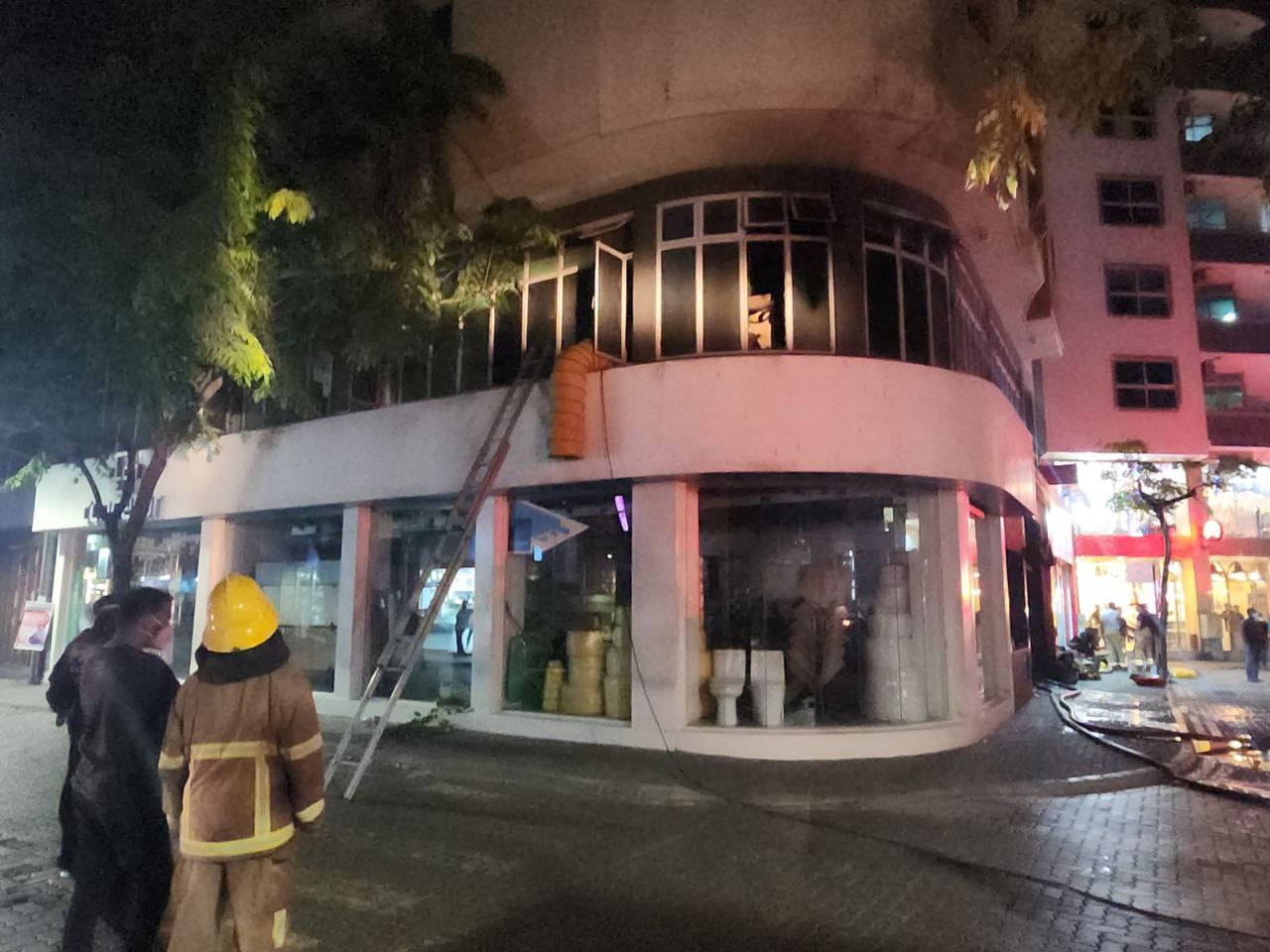 ނަލަހިޔާ ހޮޓެލްގައި އަލިފާނުގެ ހާދިސާއެއް؛ ދުން ބޭރުކުރުމުގެ މަސައްކަތް އަދިވެސް ކުރިއަށް